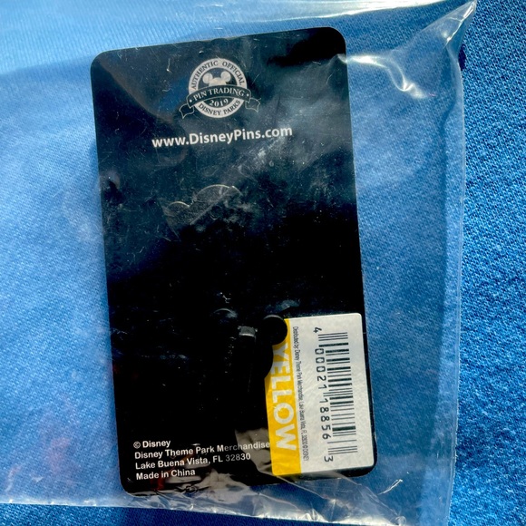 Disney Mickey Mouse  Rewards Pin - Picture 2 of 2